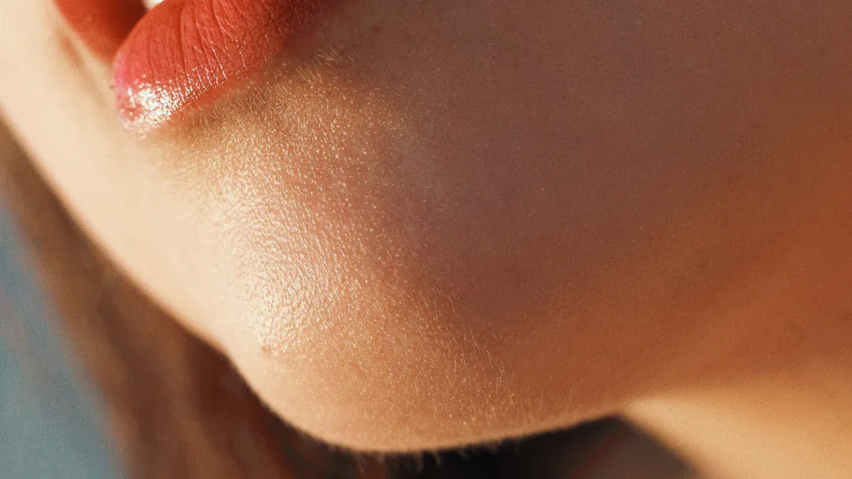 Botox sau acid hialuronic pentru gura – Ce alegi în 2025