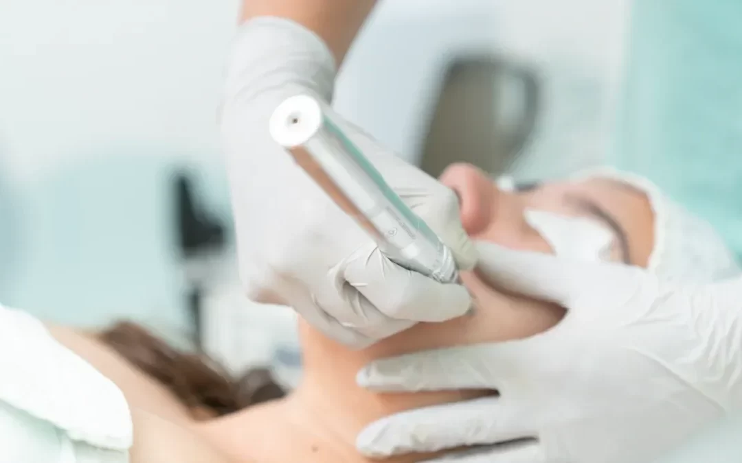 Ce trebuie să știi despre injectările cu acid hialuronic și alte proceduri estetice în 2025